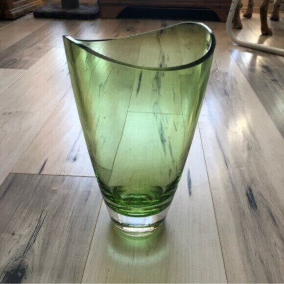 Vintage Green glass vase - Picture 5 of 9